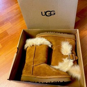 Women 6 UGG boots